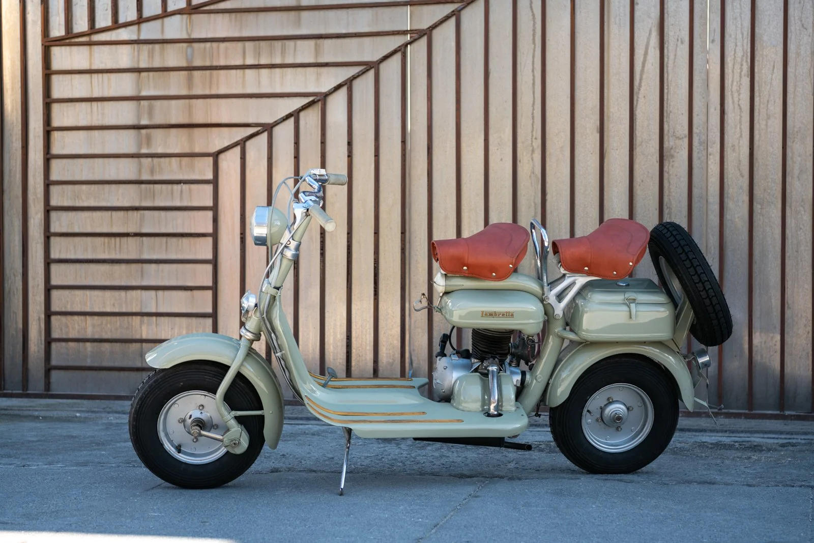 LAMBRETTA MODEL F (L-70) — Bello Moto SF LAMBRETTA MODEL F (L-70) — Bello Moto SF
